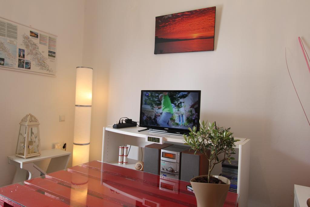 Angeliki Studio&Apartment Gaios Bagian luar foto